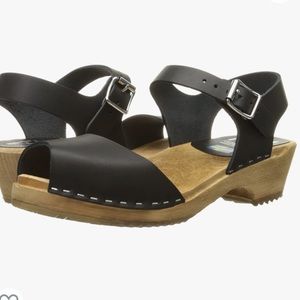 Mia Anja Mule: black open toe clog sandal